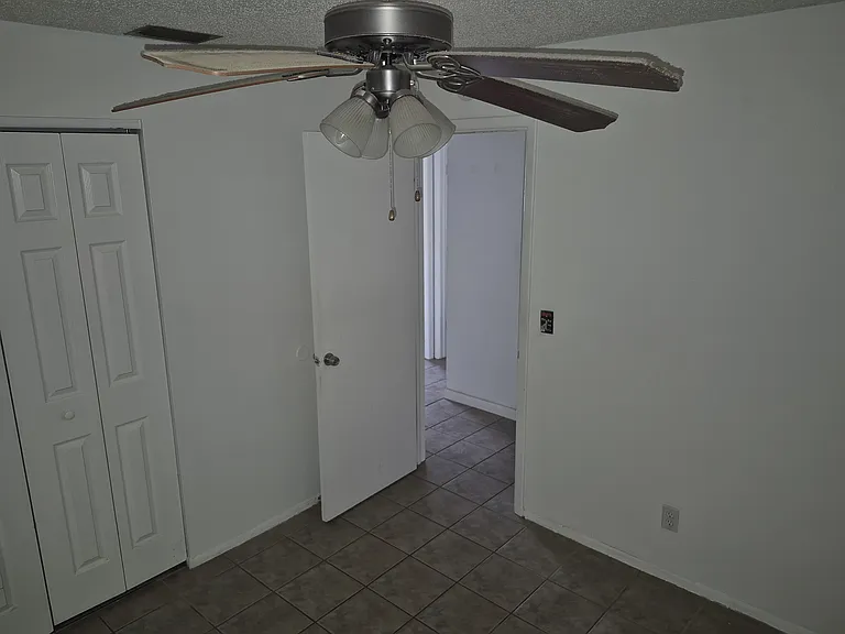 2884 Oaklawn Ave #B — Photo 10