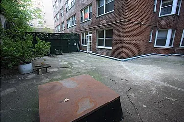 Rented by R New York