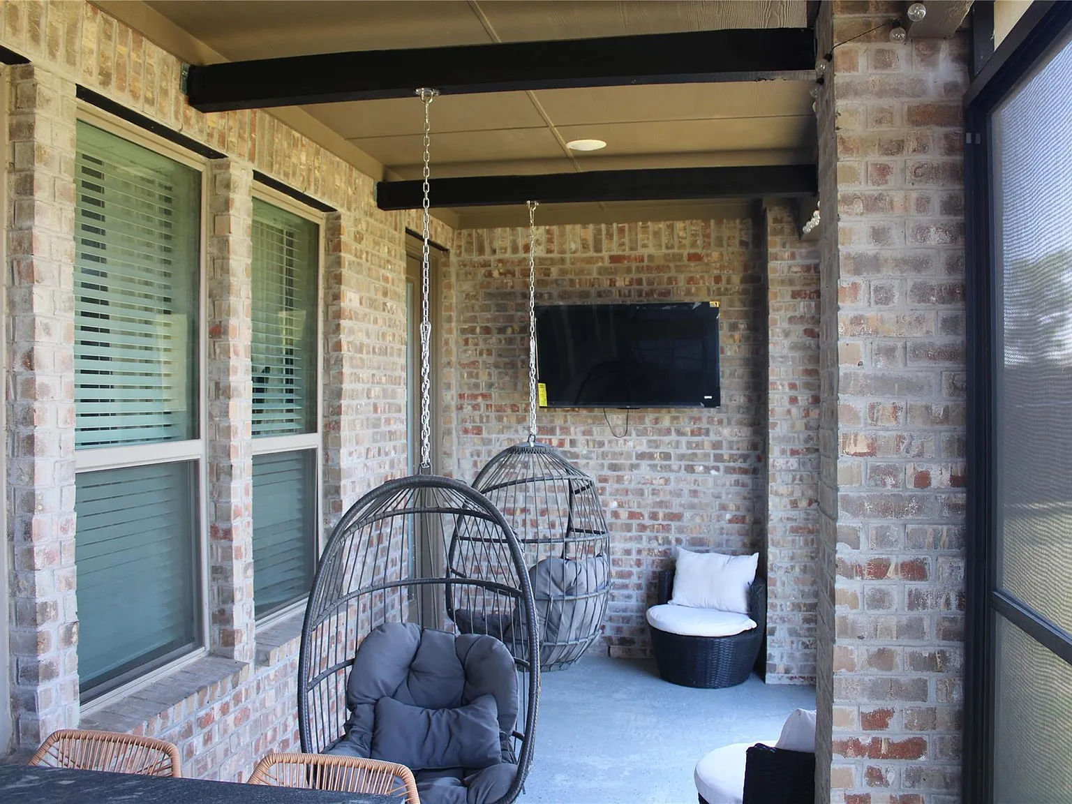 4 bed, 3.5 bath, 2539 sqft, $3,500 — Photo 2