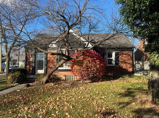 1678 Taunton Rd, Birmingham, MI 48009