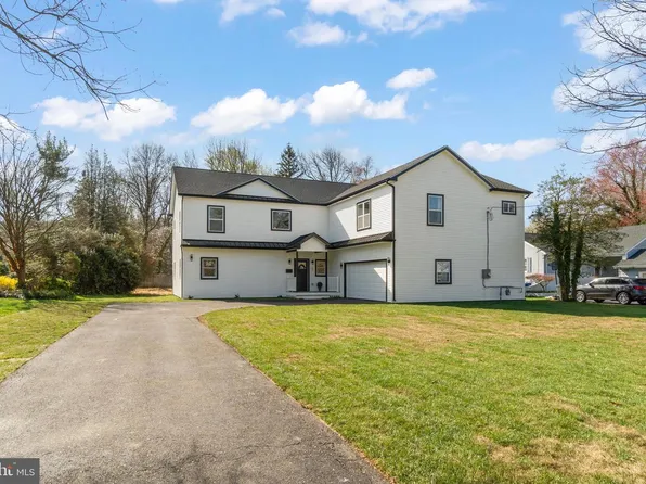 32 Wagon Bridge Run, Moorestown, NJ 08057