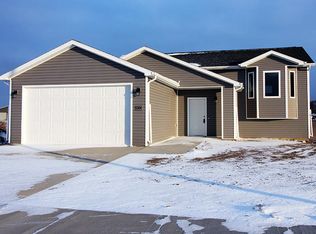 1304 Plains Bnd SE, Mandan, ND 58554