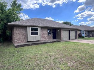 748 SW 2nd St, Moore, OK 73160