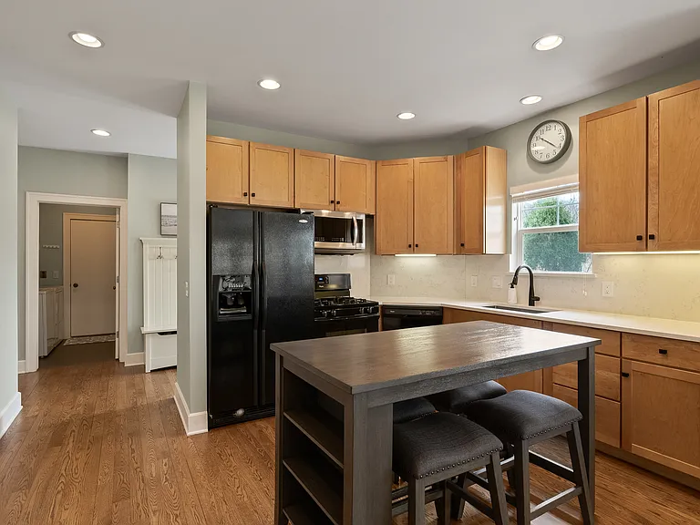 501 Abbey Ridge Ct — Photo 6