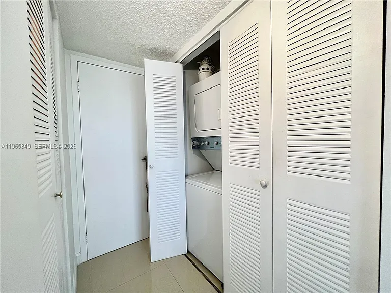 7601 E Treasure Dr #1817 — Photo 18
