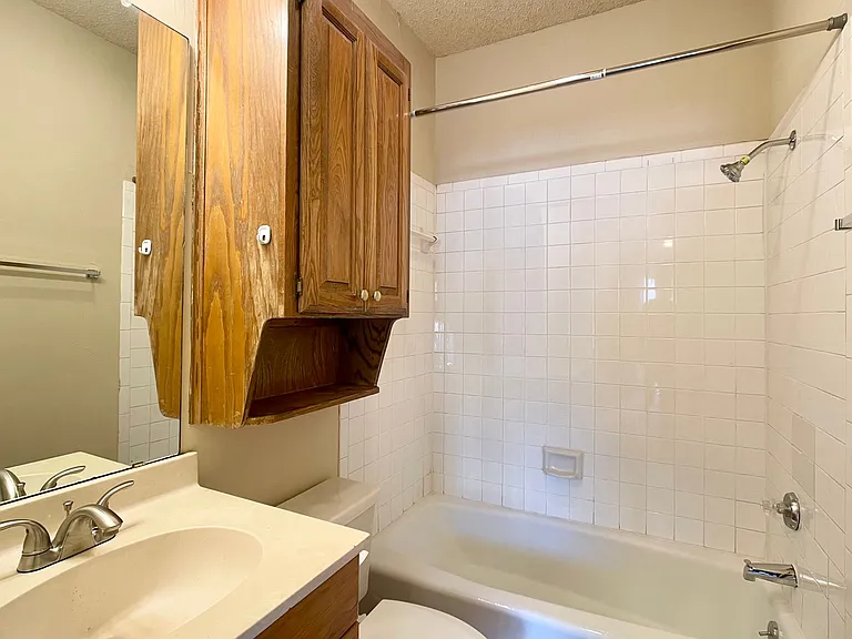 914 W 26th St #101 — Photo 8