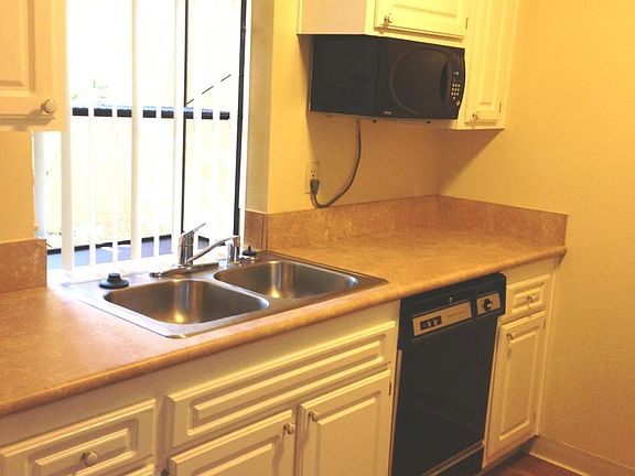 3rd image of 4540 Orange Ave #Or206
