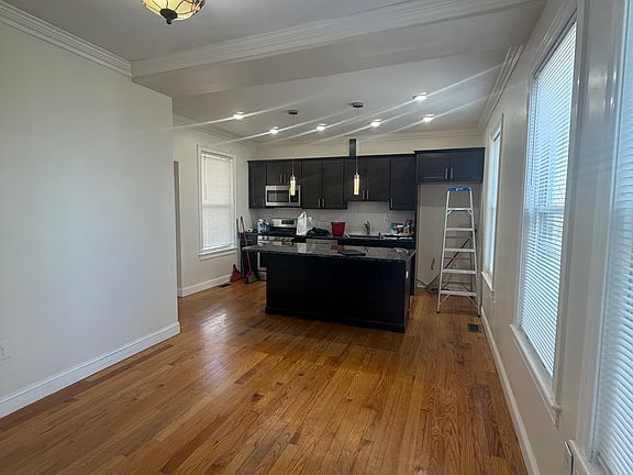 3rd image of 9 Nottingham St #1