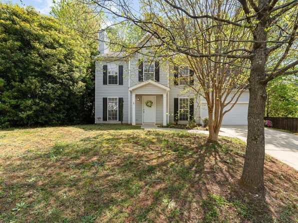 9904 Erinsbrook Dr, Raleigh, NC 27617