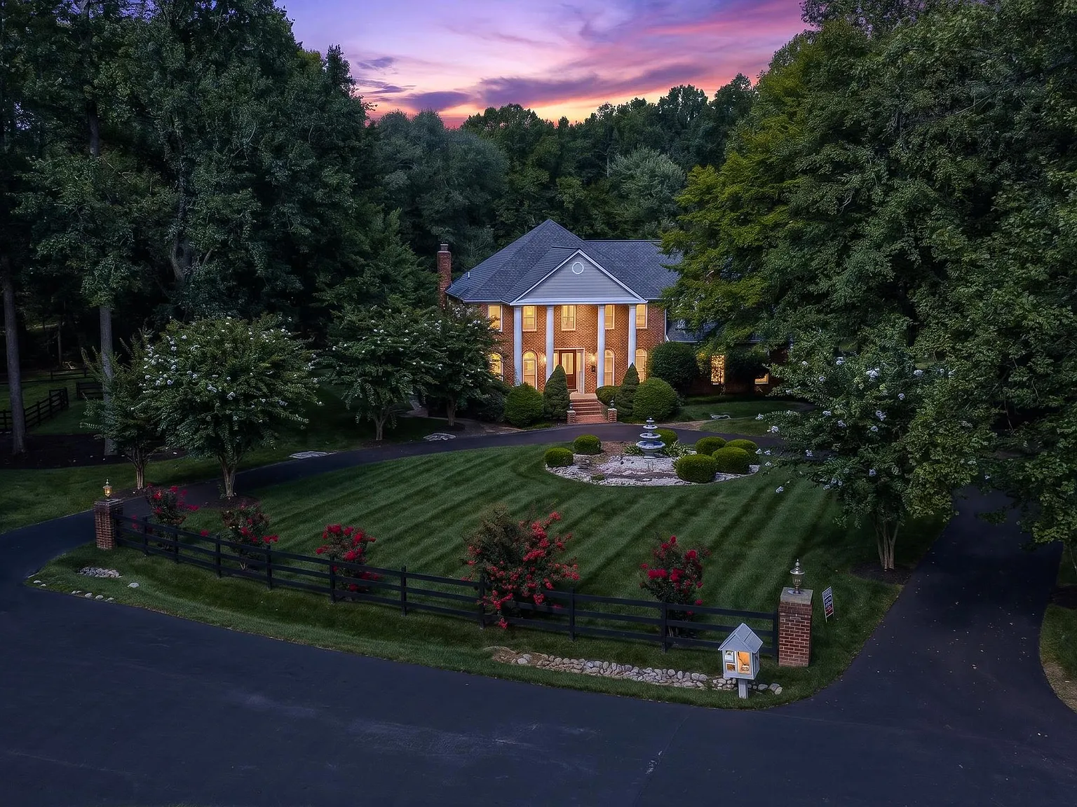 5 bed, 6600 sqft, $6,900 — Photo 2