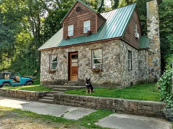 1677 Scarbro Rd, Scarbro, WV 25917