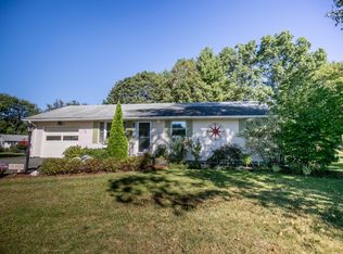 16 Plantation Rd, Hatfield, MA 01038