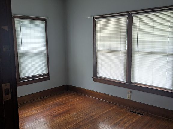 5th image of 119 E Carlton St
