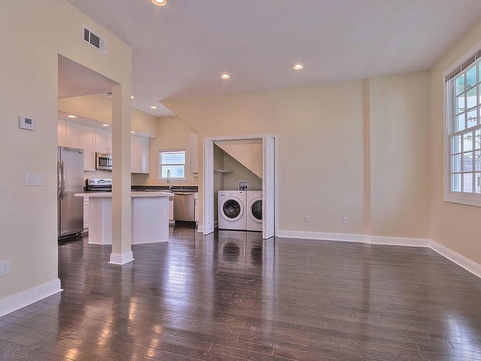 Kitchen w/ Laundry