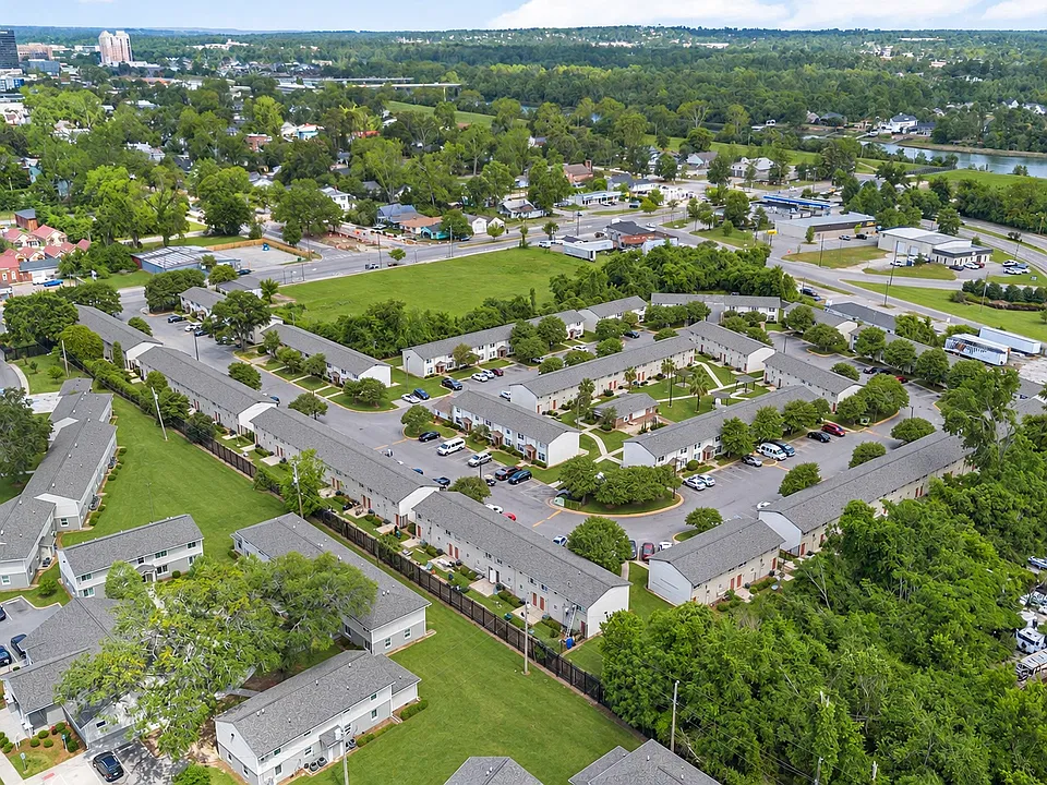 East Augusta Commons