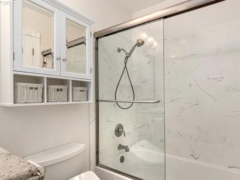 1440 NE Paropa Ct — Photo 18