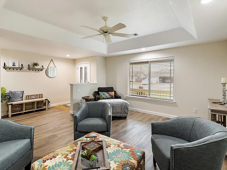 2327 Jeremy St — Photo 38