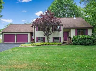 2 Kimberly Ct, Cumberland, RI 02864