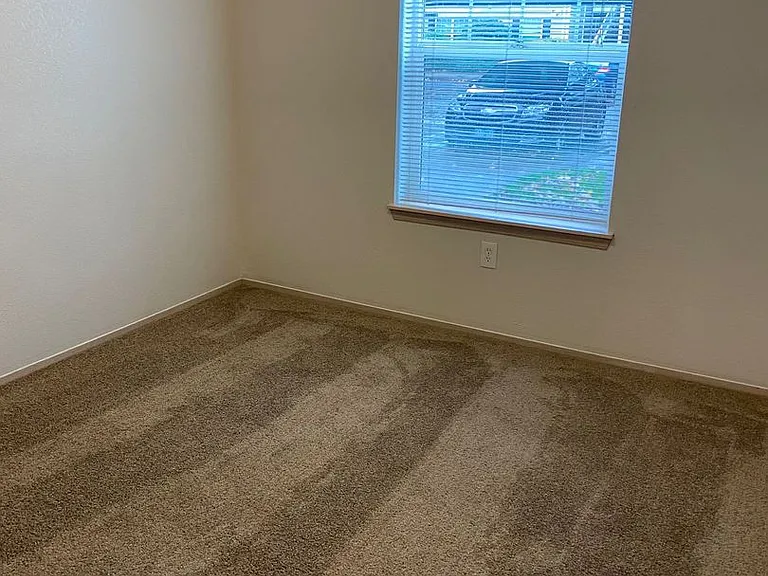 Sunrise Pointe Apartments — Photo 29