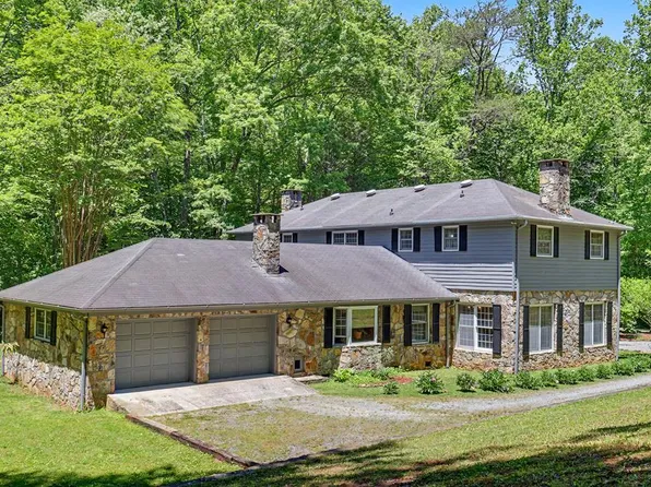 1127 Burch Branch Rd, Hiawassee, GA 30546