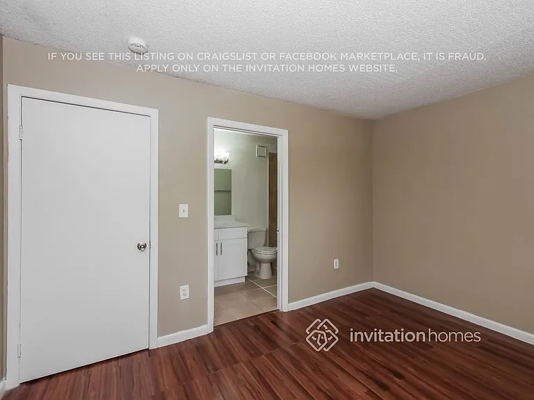 9489 Palm Cir N #9489 — Photo 13