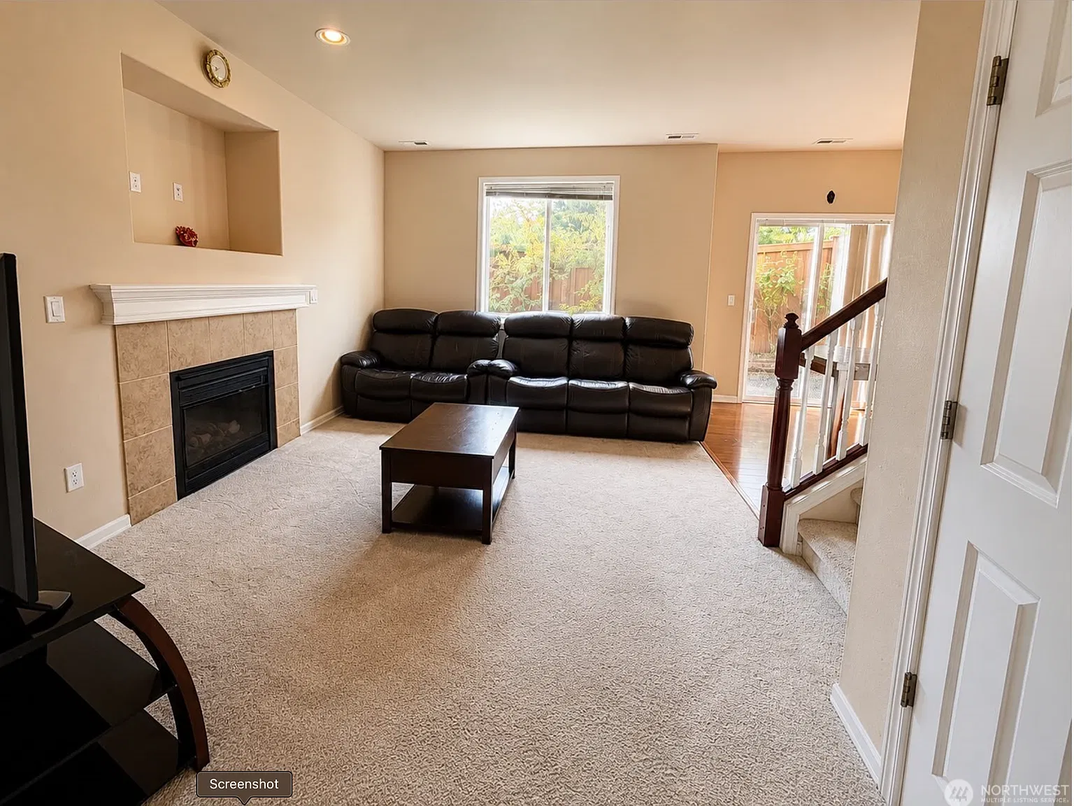 3 bed, 1827 sqft, $3,200 — Photo 2