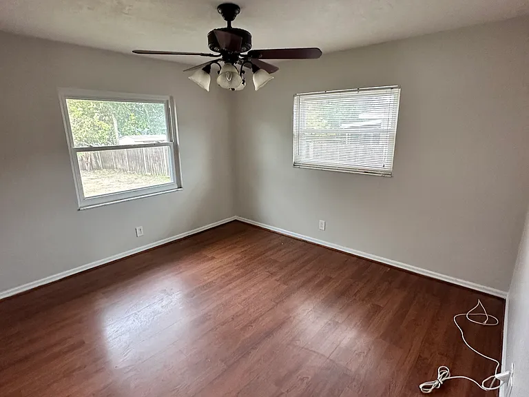 4265 NE 2nd Ct — Photo 7