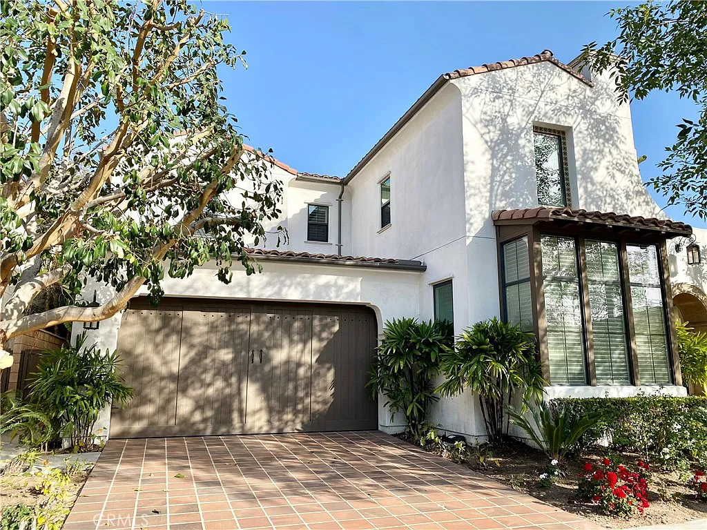 4 bed, 4.5 bath, 3940 sqft, $7,500 — Photo 1