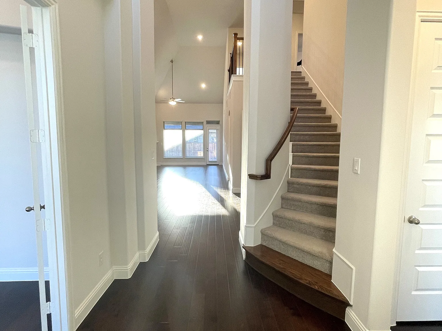 4 bed, 2835 sqft, $3,600 — Photo 2