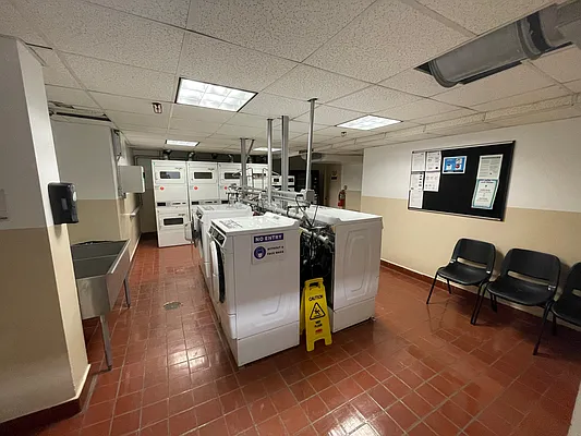 Rented by Manhattan Realty Group | media 9