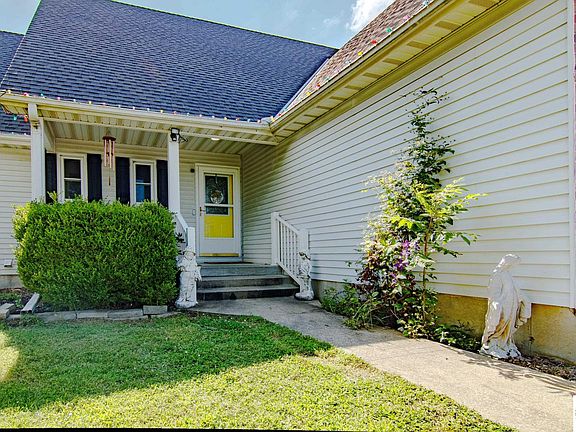 3rd image of 801 N Booth Rd