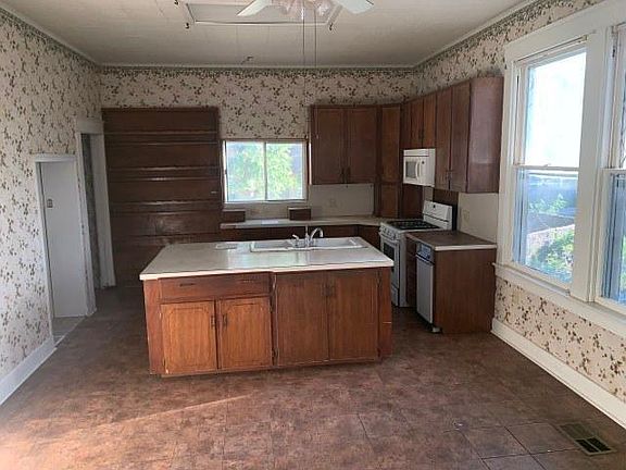 Dining to Kitchen