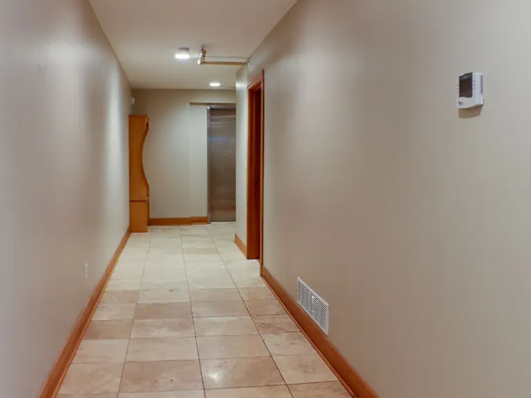 904 E Broadway — Photo 10