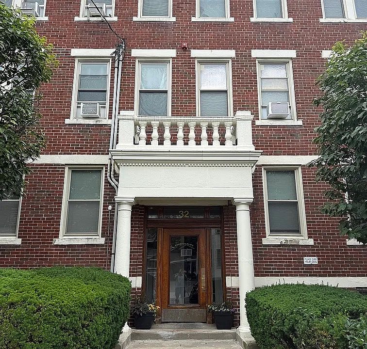 1st image of 32 Ransom Rd #Top