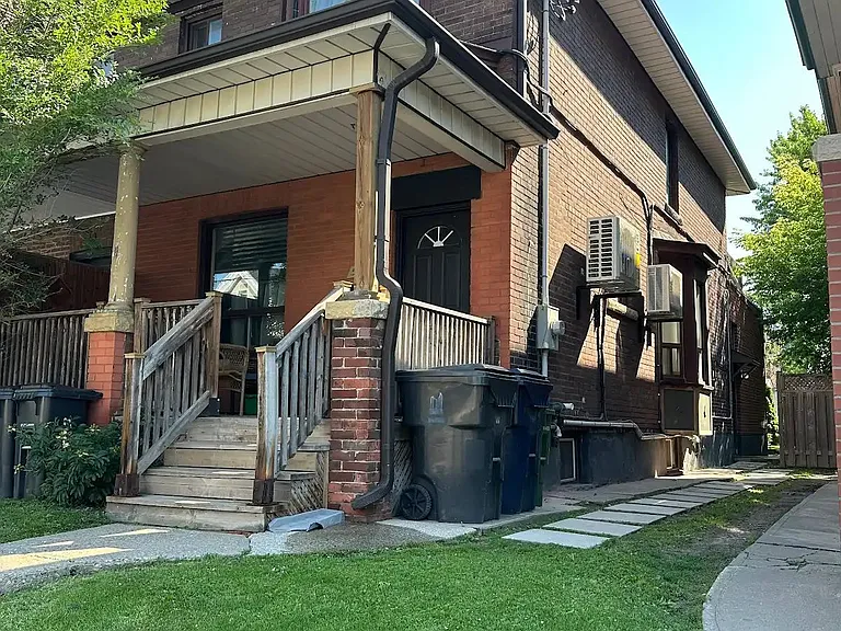 563 Ossington Ave #MAIN — Photo 2