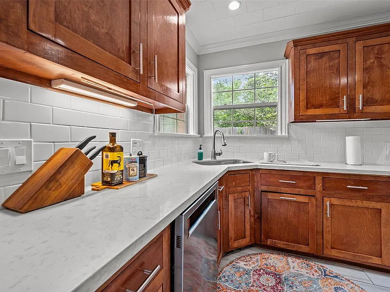 2311 Addison Rd — Photo 20