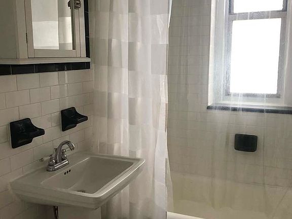 4th image of 260 Seaman Ave APT A4