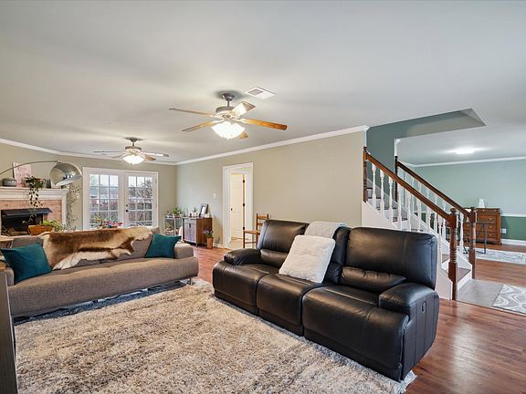2nd image of 302 Spruce Glen Cv