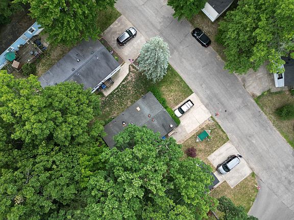 3rd image of 13590 Pinewood Dr