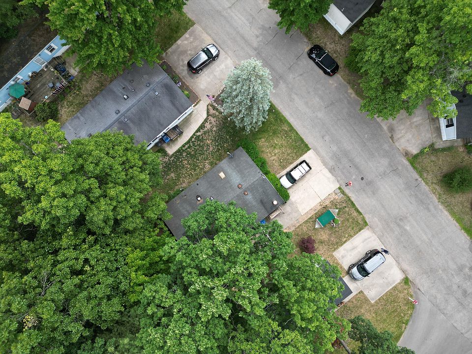 13590 Pinewood Dr, Grand Haven, MI 49417 Zillow