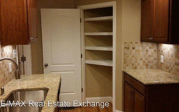 3rd image of 1009 E 8th St