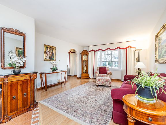 4th image of 818 S La Londe Ave