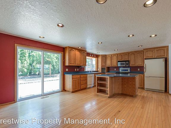 5th image of 2218 SE 74th Ave