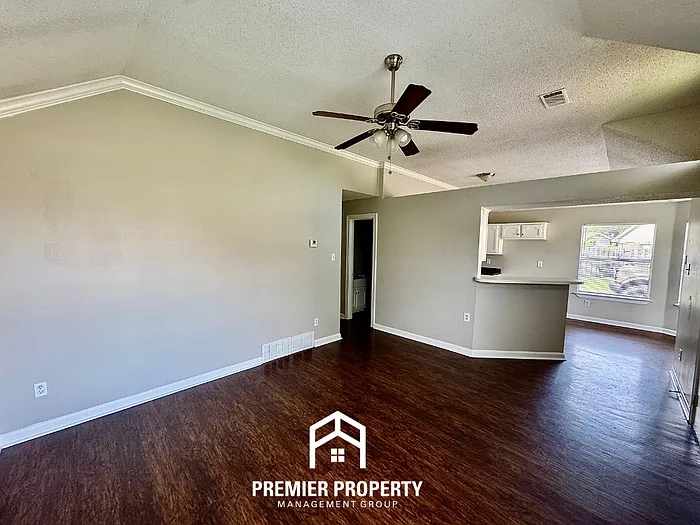 5340 Village Oak Cv — Photo 3