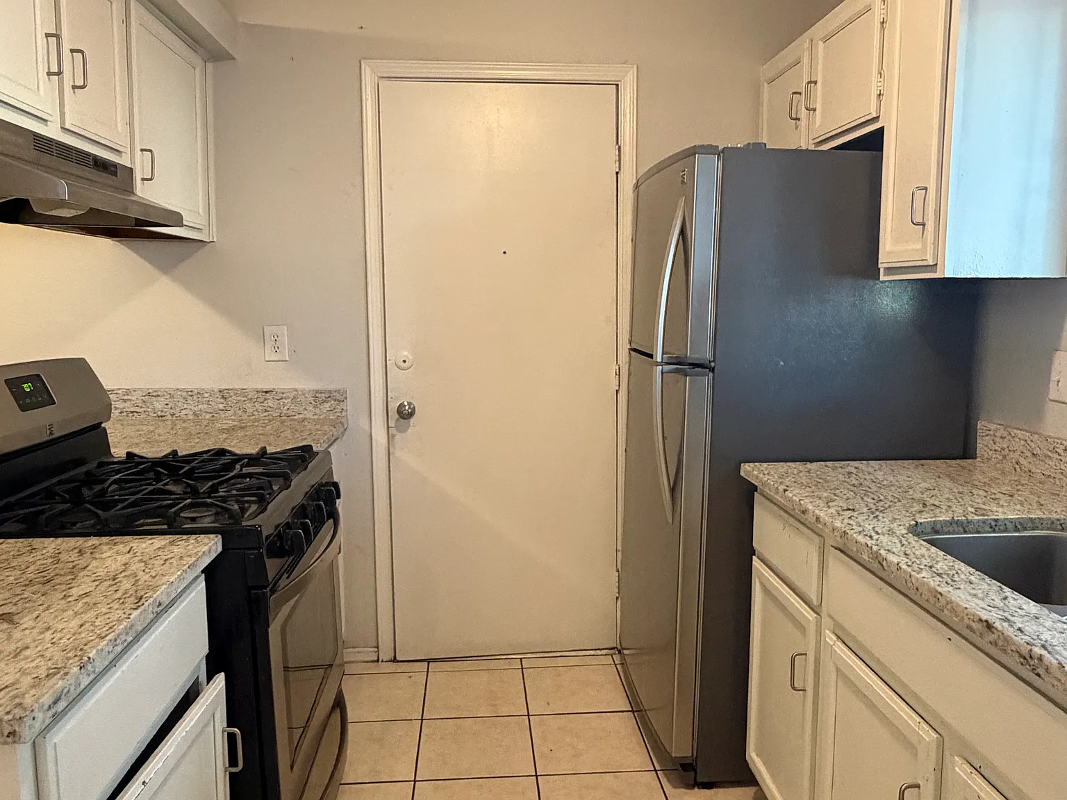 3 bed, 1218 sqft, $1,348 — Photo 3