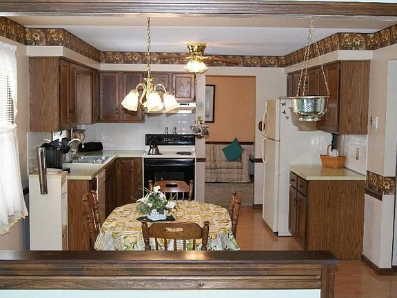 3rd image of 6699 Appleridge Cir