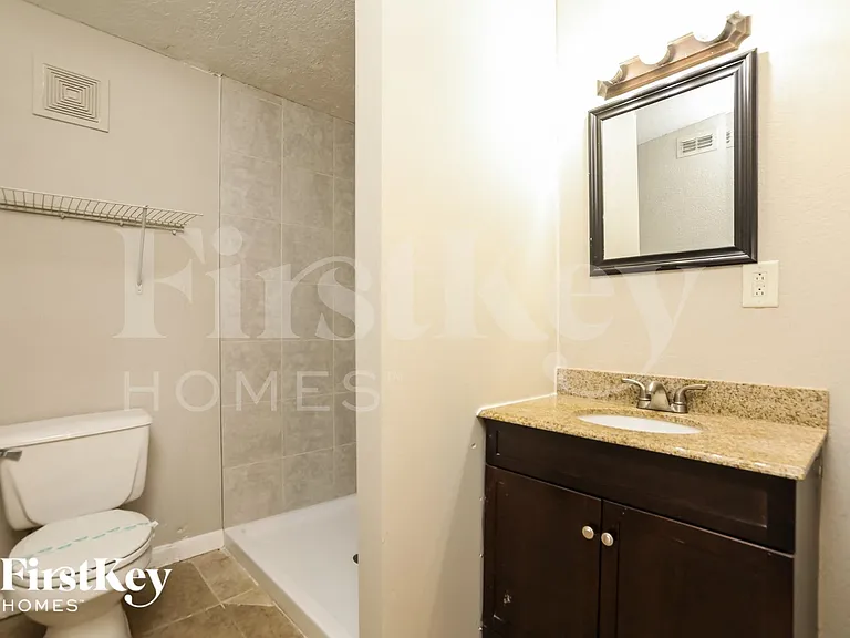 429 Notre Dame Dr — Photo 12