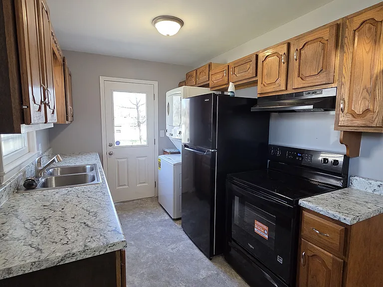 1200 E Beaumont St — Photo 3