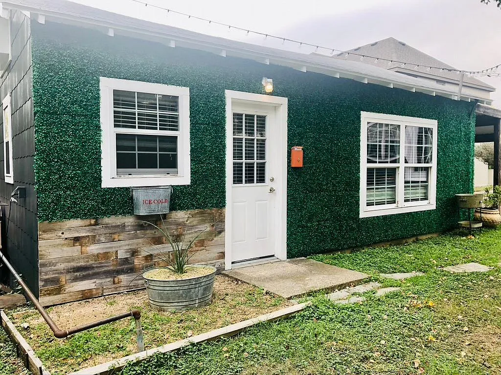 1621 Belle Pl — Photo 2