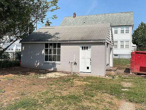 2nd image of 402 N Park Ave